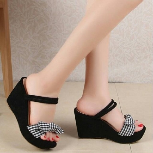 Wedges Pita Hitam