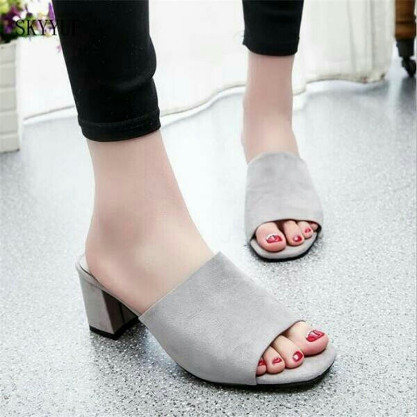 Wedges Selop LA Mode Abu-abu