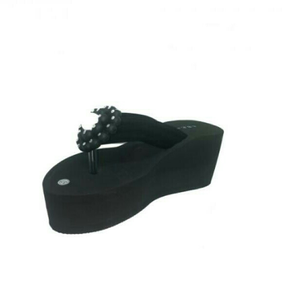 Wedges Spon Hitam 2
