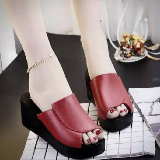 Wedges slop HR04 merah