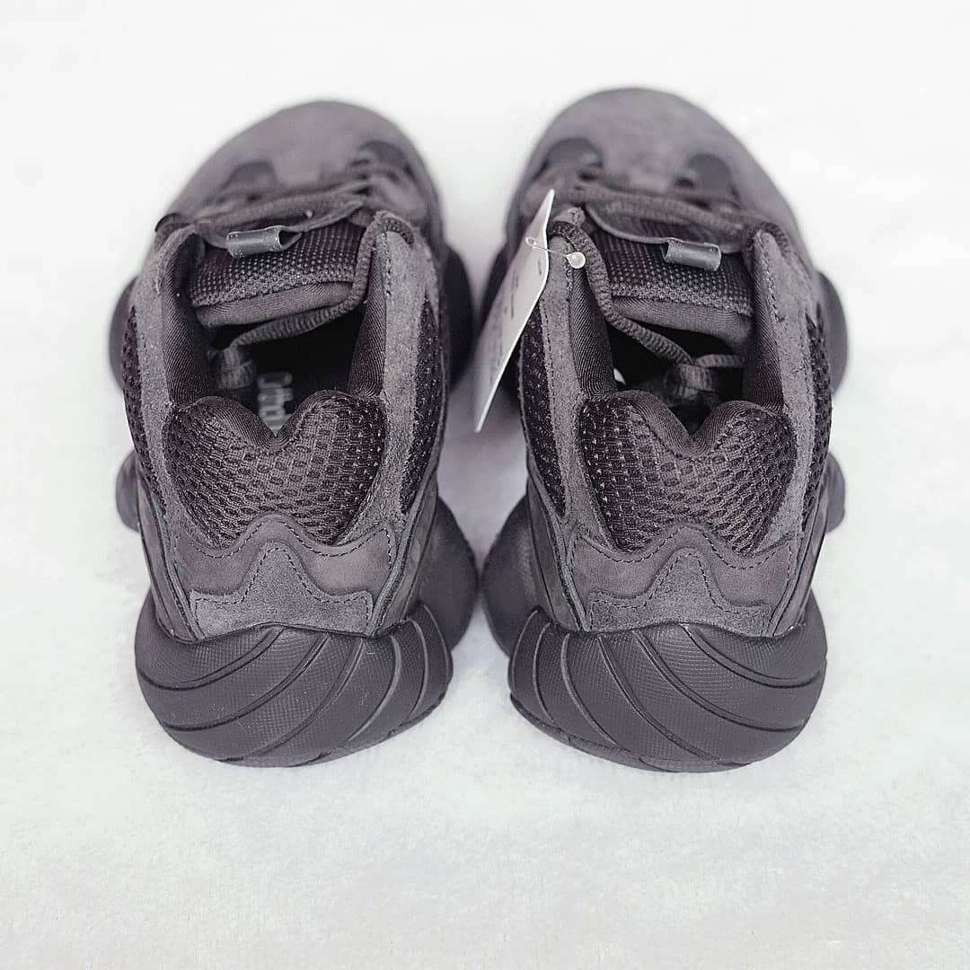YZy 500 Utility Black 3