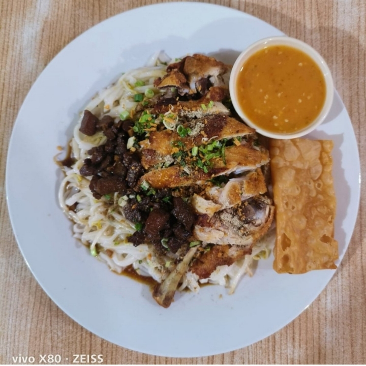 Yam Kwetiau Ayam Goreng 