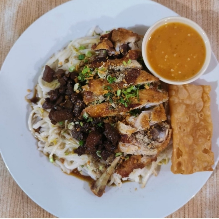 Yam Kwetiau Ayam Goreng 