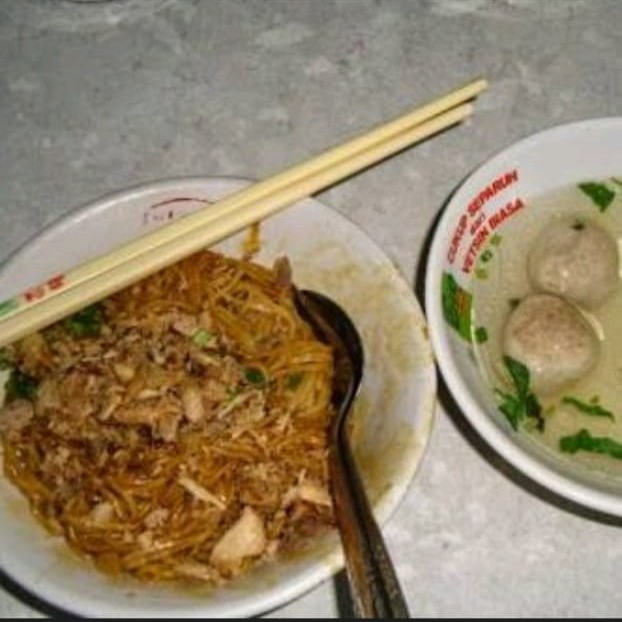 Yamien Manis Komplit