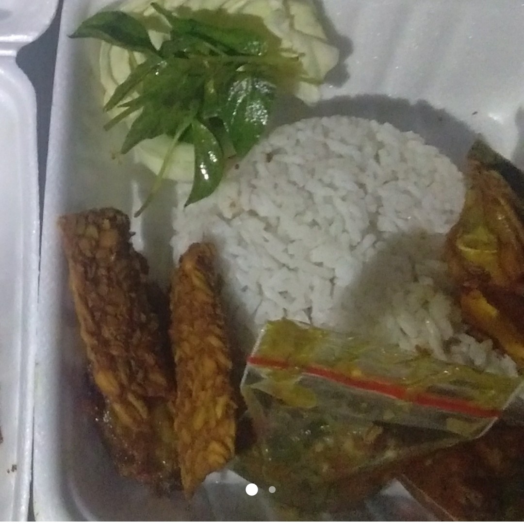 Yuk buruan di order ayam penyet dan ayam bakar nya harga hanya 10 rb