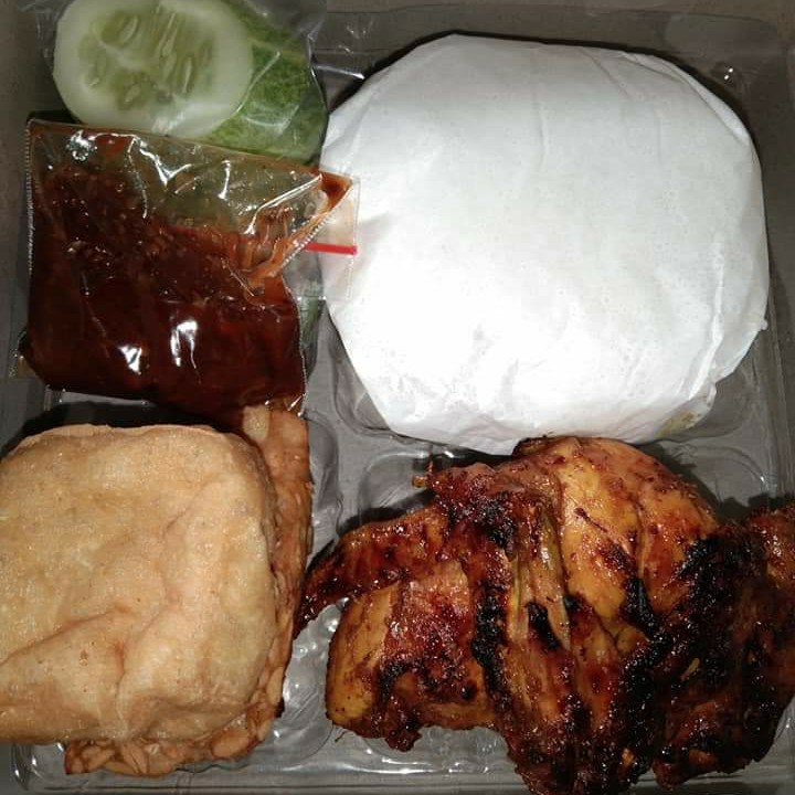 ayam boiler atou ayam biasa dan nasi tahu tempe 