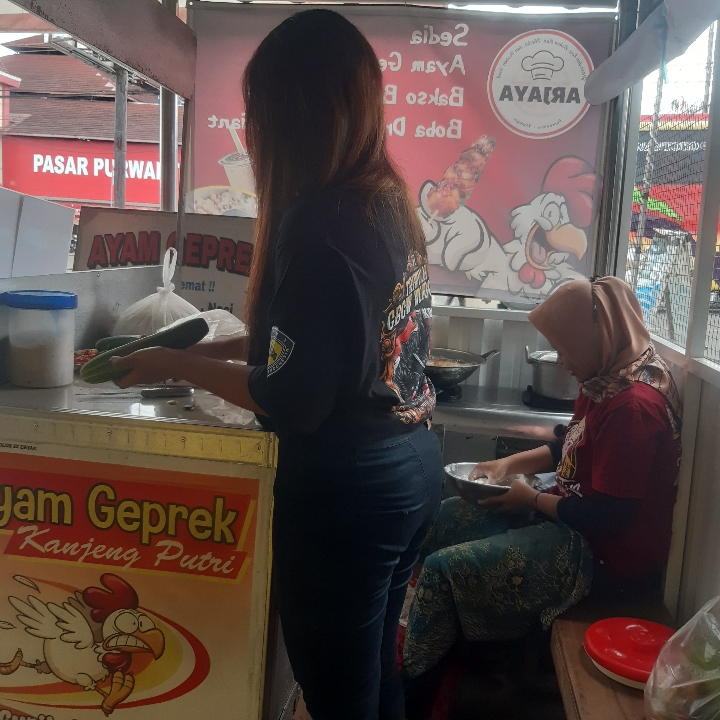 ayam geprek  pedas manis dan kfc 3