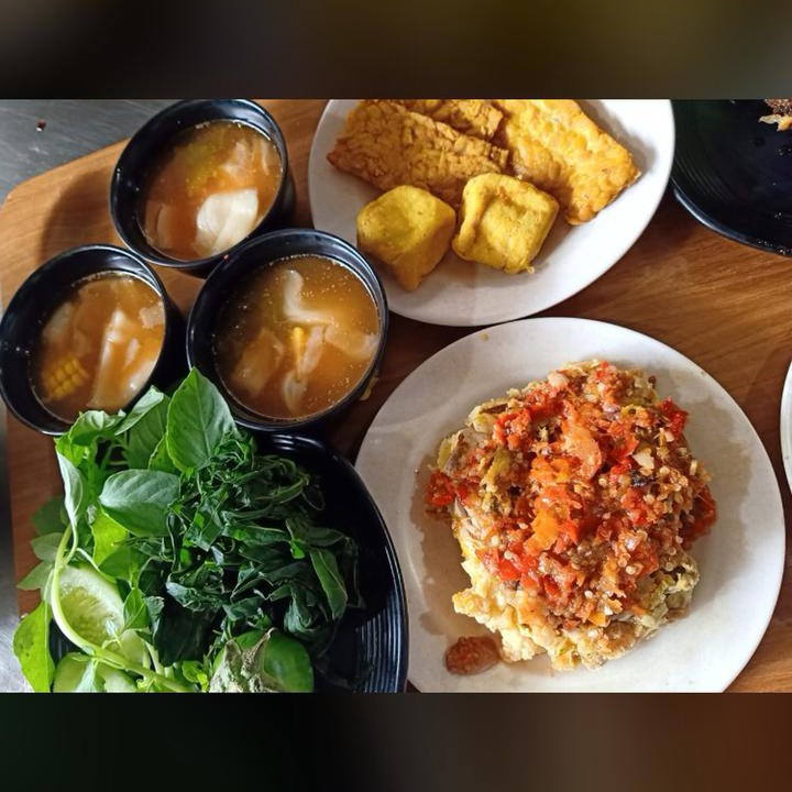 ayam geprek nasi sayur asem
