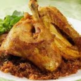 ayam goreng plus nasi