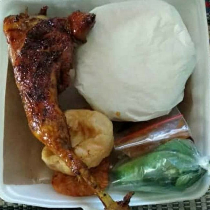 ayam kampung bakar nasi dan tempe tahu 