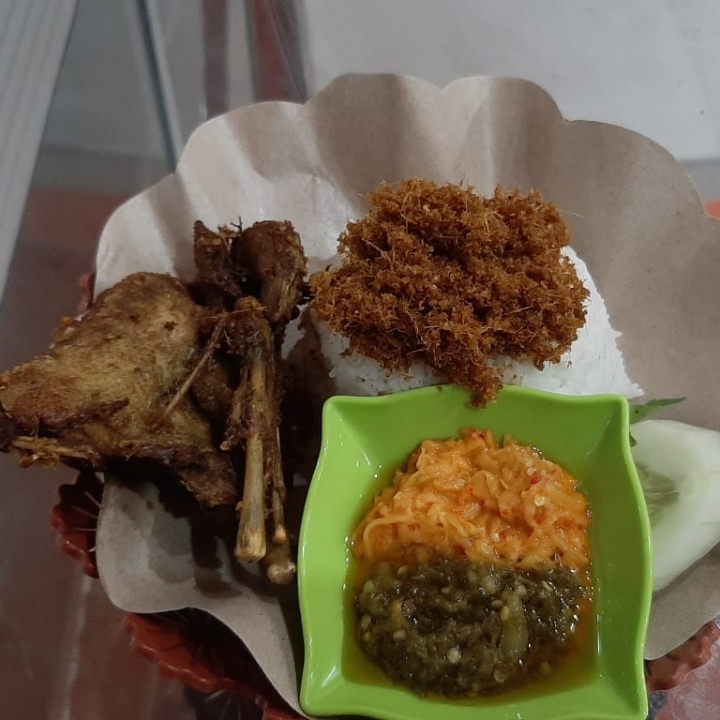 bebek sinjaya  plus  nasi