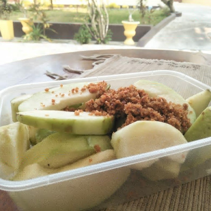 Cup Besar Rujak Jambu Kristal Bumbu Sambal Bangkok