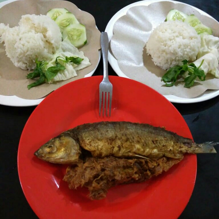 eLok Cafe Nasi Ikan Bandeng Otak Otak