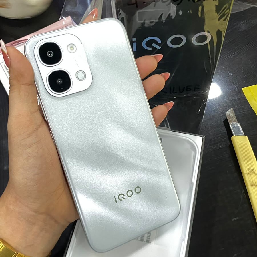 VIVO iQOO Z11X RAM 16 ROM 256GB