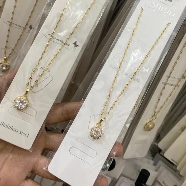 kalung hias bahan titanium tidak luntur cocok buat hiyasan leher wanit