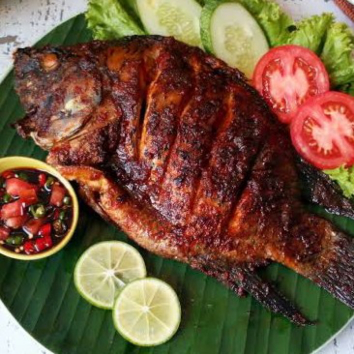 lalapan ikan mujair goreng