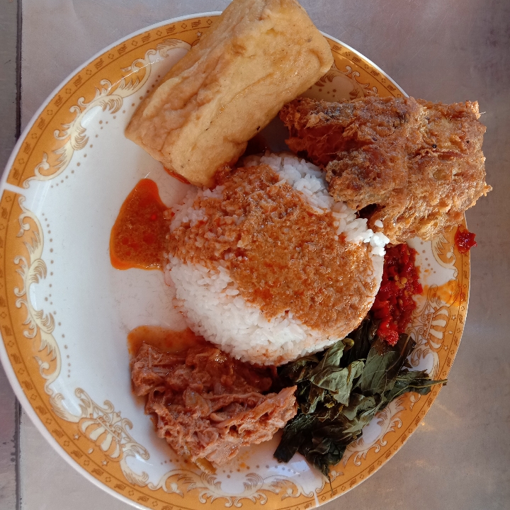 nasi Ayam  Tahu Goreng