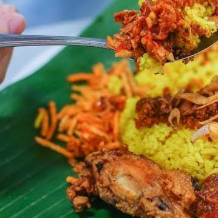 nasi kuning ayam