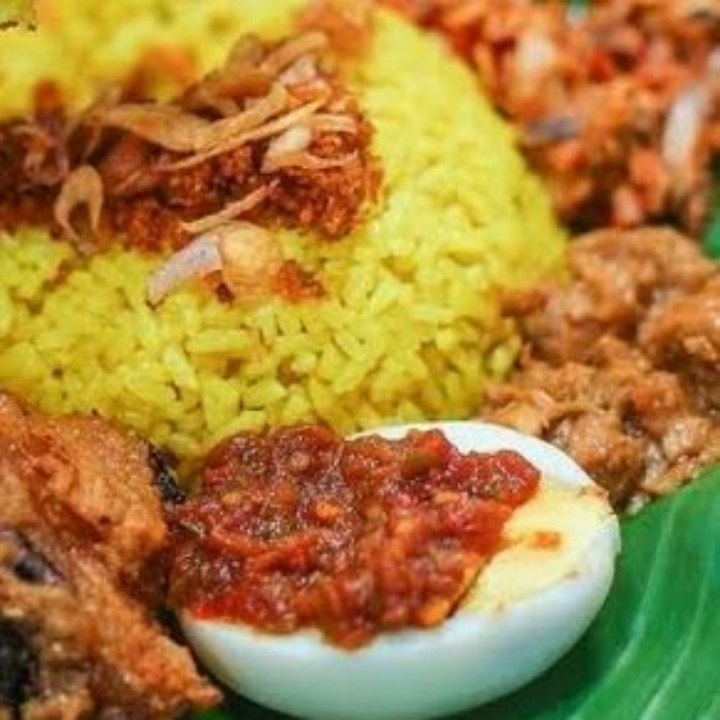 nasi kuning telur