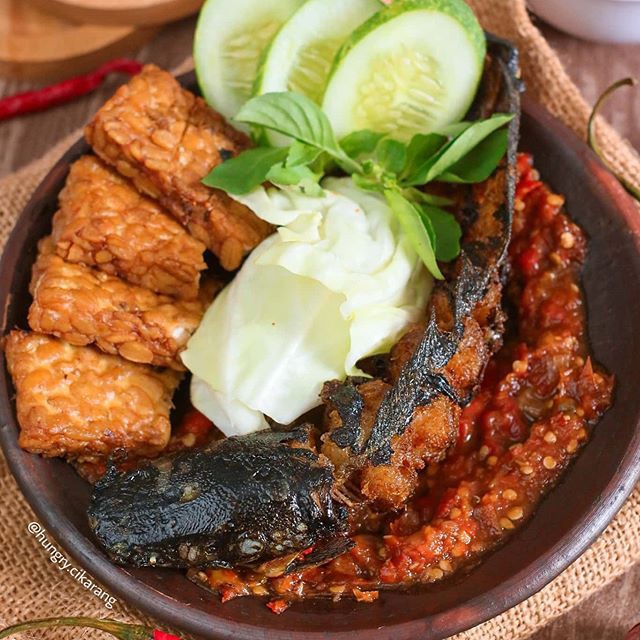 nasi uduk ikan lele