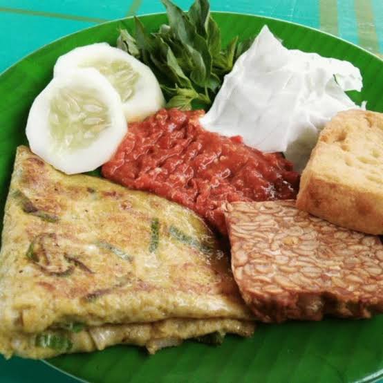 nasi uduk telur dadar