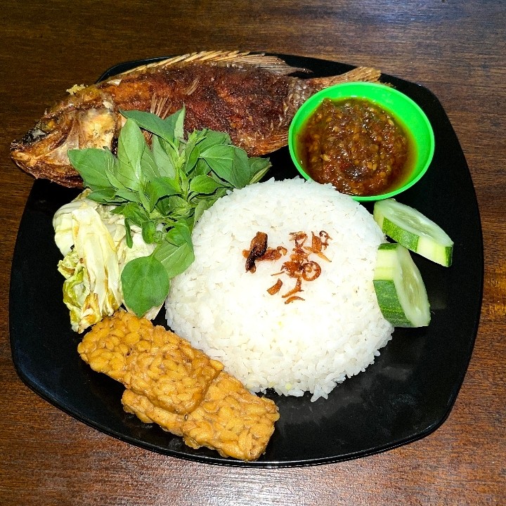 pecel ikan nila