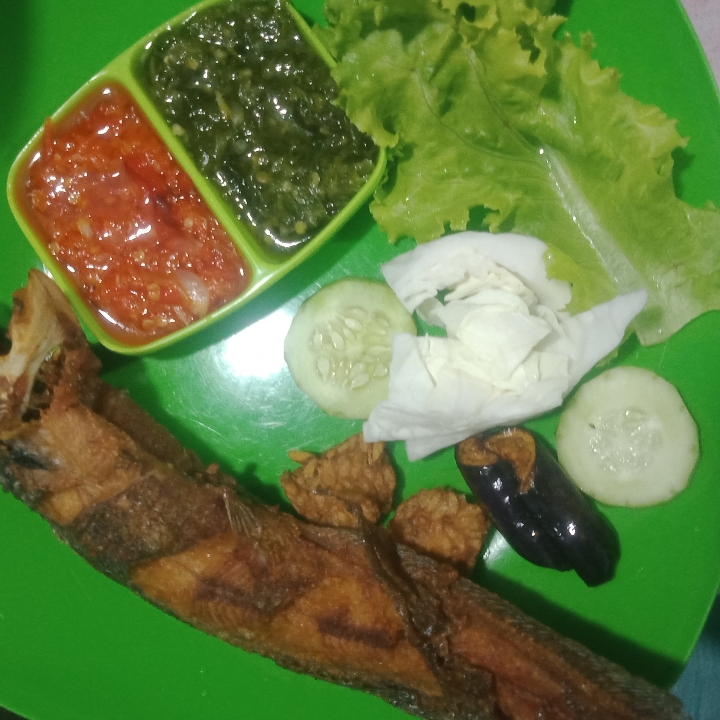 pecel lele sambal petir