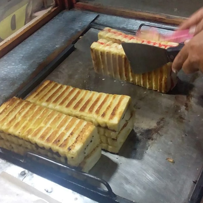roti bakar varian pisang coklat full