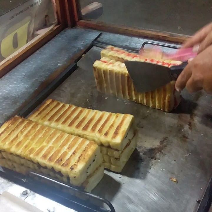 roti bakar varian pisang coklat-keju
