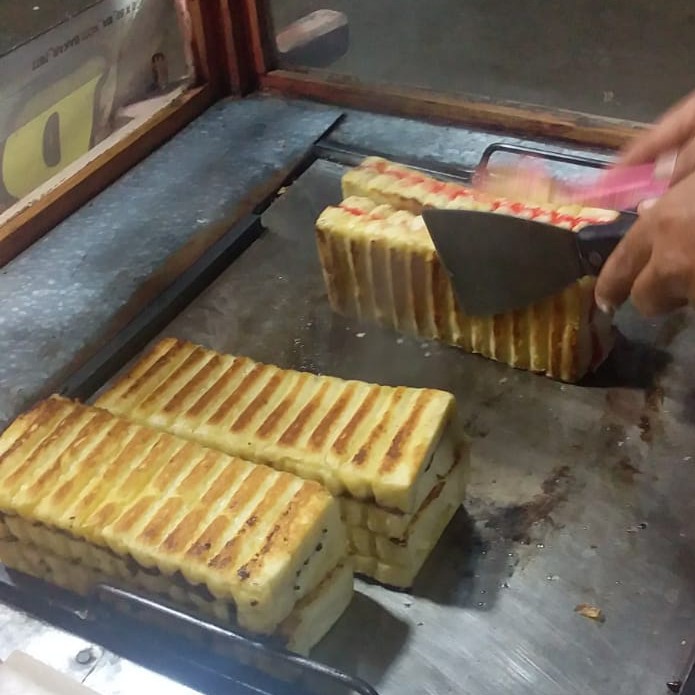 roti bakar varian pisang coklat-selai