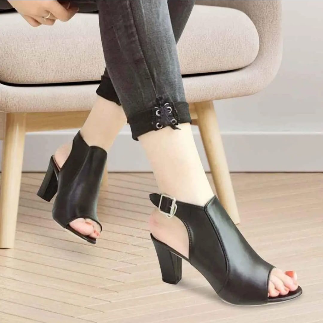 sandal wanita lagi promo yang mau order buan ada 3 arna 3