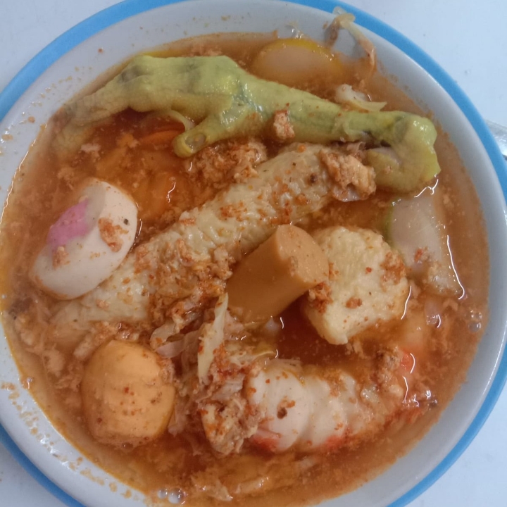 seblak ful toping pakai ceker pedes