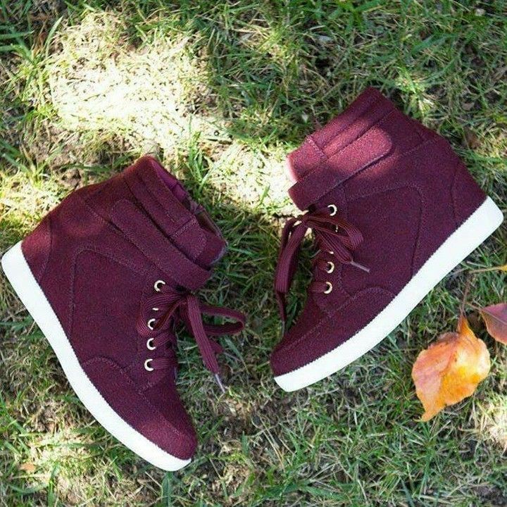 sepatu cats merah maroon wanita