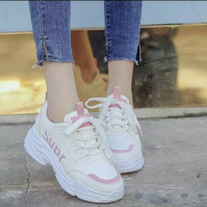 sepatu sneakers