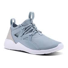 sepatu olahraga wanita bagus