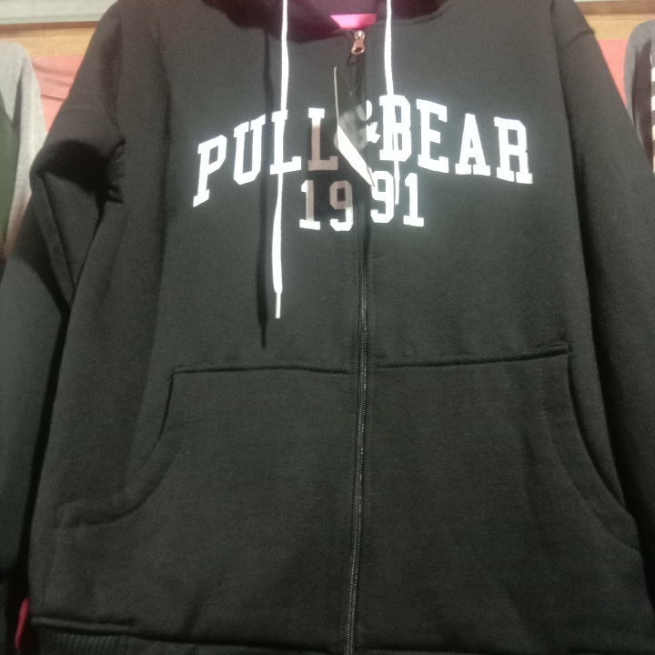 switer  Kaos pullbear 