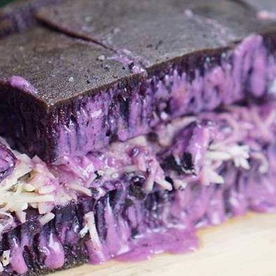 terang bulan keju - kacang - wijen TARO